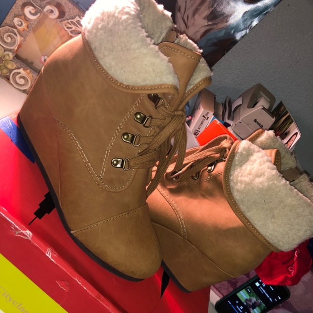NWB Tan Wedge Fur Boots Size: 9